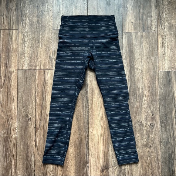 Lululemon Navy Striped Cropped Ankle Cut High Waist Leggings Sz 6 - Picture 2 of 8